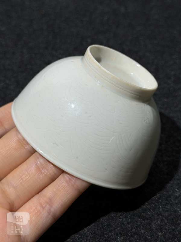 清早期 白釉暗刻海水江崖纹杯一对 - 图13